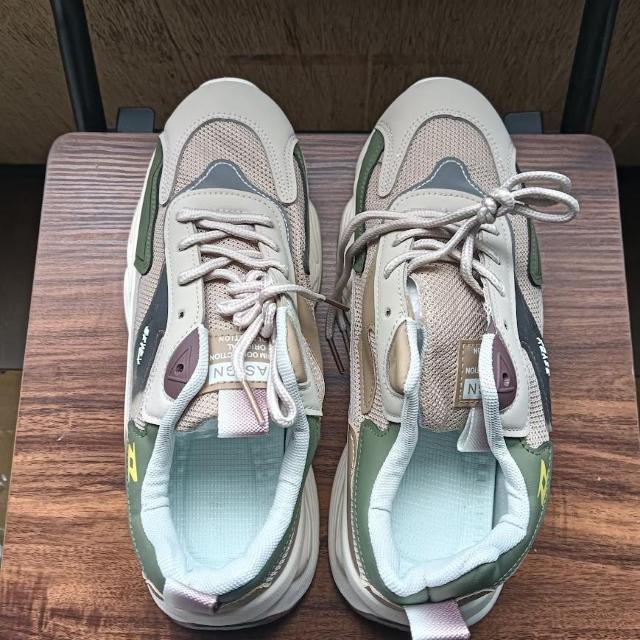 新品 26cm スニーカー ベージュ シューズ 靴 メンズ カジュアル < 男性ファッション  新品 26cm スニーカー ベージュ シューズ 靴 メンズ カジュアル < 男性ファッションの