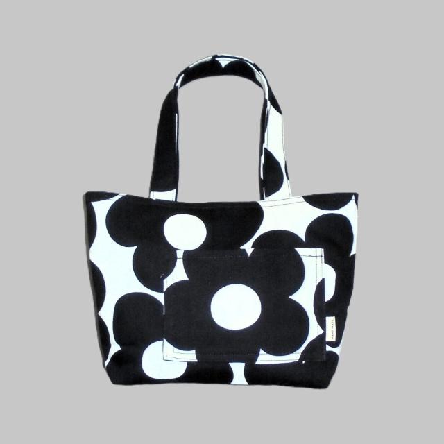 ◆ちょっと持ちお散歩ミニバッグ◆北欧◆黒い花×白地◆外ポケ@ < 女性ファッション ◆ちょっと持ちお散歩ミニバッグ◆北欧◆黒い花×白地◆外ポケ@ < 女性ファッションの