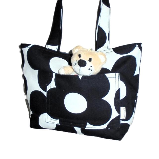 ◆ちょっと持ちお散歩ミニバッグ◆北欧◆黒い花×白地◆外ポケ@ < 女性ファッション ◆ちょっと持ちお散歩ミニバッグ◆北欧◆黒い花×白地◆外ポケ@ < 女性ファッションの