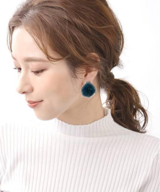 定価2,090円●ふわふわ ミンクファー【新品】ミンクファーイヤリング●dazzlinダズリン●ブルーグリーン緑青×ゴールド < ブランド 定価2,090円●ふわふわ ミンクファー【新品】ミンクファーイヤリング●dazzlinダズリン●ブルーグリーン緑青×ゴールド < ブランドの