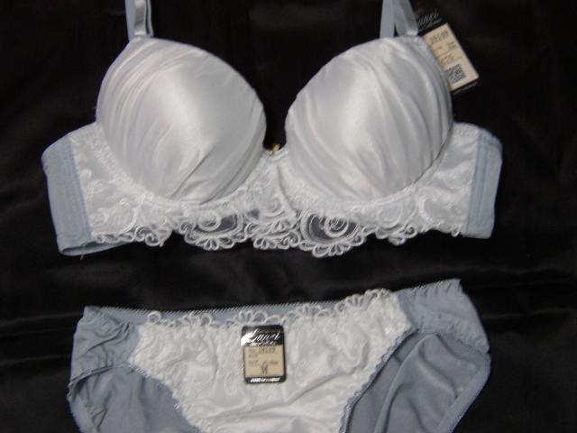 �z���C�g�ƃ��C�g�O���[�g���b�V�T�l���C���[����