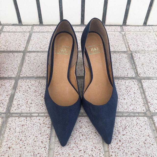 ◆R&E/アール&イー◆定番ポインテッドパンプス★ネイビー22.5cm*8.5cmヒール美品♪ギャル < ブランド ◆R&E/アール&イー◆定番ポインテッドパンプス★ネイビー22.5cm*8.5cmヒール美品♪ギャル < ブランドの
