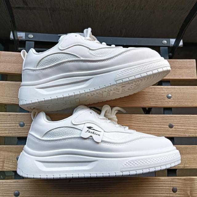 新品 25cm レディース スニーカー ホワイト シューズ 靴 厚底 < 女性ファッション  新品 25cm レディース スニーカー ホワイト シューズ 靴 厚底 < 女性ファッションの