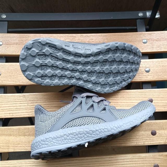 新品 20cm スニーカー グレー 子供靴 キッズ 靴 シューズ ローカット < キッズ/ベビー  新品 20cm スニーカー グレー 子供靴 キッズ 靴 シューズ ローカット < キッズ/ベビーの