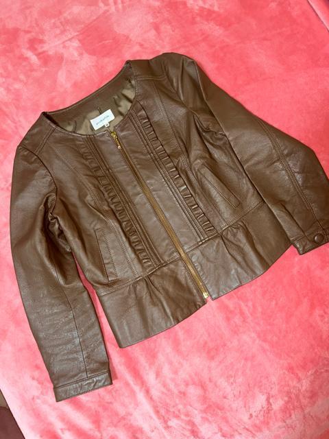 prideglide プライドグライド 本革 ブラウン ノーカラー フリル レザージャケット 美品 < ブランド prideglide プライドグライド 本革 ブラウン ノーカラー フリル レザージャケット 美品 < ブランドの