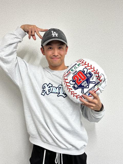#24 漁野 海人選手 直筆サイン入り 20号ホームランクッション < レジャー/スポーツ #24 漁野 海人選手 直筆サイン入り 20号ホームランクッション < レジャー/スポーツの