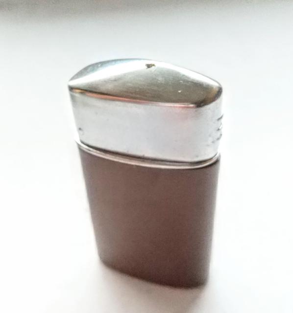 昭和レトロ オイルライター 茶色 新品・未使用 錆び付き < 男性ファッション  昭和レトロ オイルライター 茶色 新品・未使用 錆び付き  < 男性ファッションの