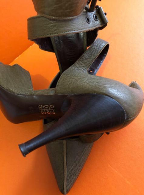 ★特価★品薄★高級ジャンニ バルバートハイヒール パンプス38 ダークグリーン美品 < 女性ファッション  ★特価★品薄★高級ジャンニ バルバートハイヒール パンプス38 ダークグリーン美品 < 女性ファッションの