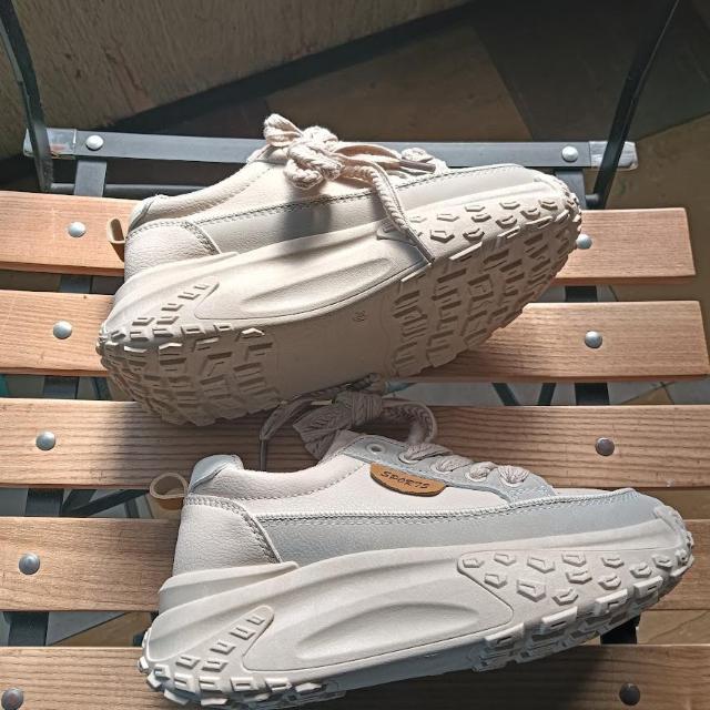 新品 23cm レディース スニーカー ブラウン シューズ 靴 ローカット < 女性ファッション  新品 23cm レディース スニーカー ブラウン シューズ 靴 ローカット < 女性ファッションの