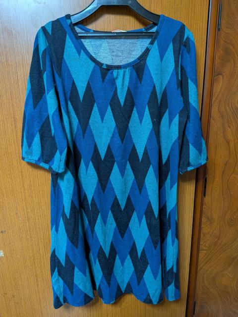 H パッと目が覚めるような模様のチュニック。サイズМ < 女性ファッション  H パッと目が覚めるような模様のチュニック。サイズМ  < 女性ファッションの