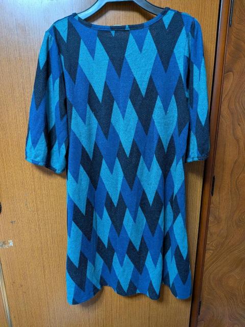 H パッと目が覚めるような模様のチュニック。サイズМ < 女性ファッション  H パッと目が覚めるような模様のチュニック。サイズМ < 女性ファッションの