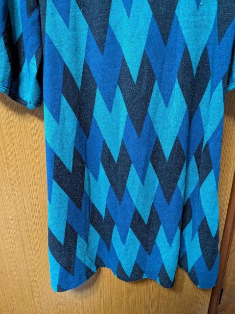 H パッと目が覚めるような模様のチュニック。サイズМ < 女性ファッション  H パッと目が覚めるような模様のチュニック。サイズМ < 女性ファッションの