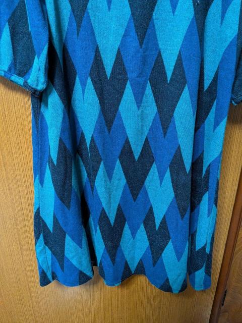 H パッと目が覚めるような模様のチュニック。サイズМ < 女性ファッション  H パッと目が覚めるような模様のチュニック。サイズМ < 女性ファッションの