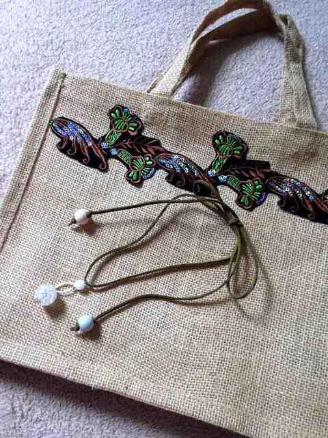 ハンドメイド◆ネックレス チョーカー付◆麻 ジュート トートバッグ◆ベージュ < 女性ファッション  ハンドメイド◆ネックレス チョーカー付◆麻 ジュート トートバッグ◆ベージュ < 女性ファッションの