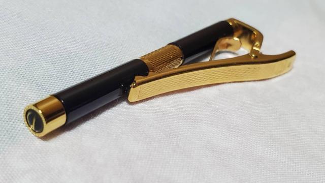 正規 美品 ダンヒル dエンブレムロゴ プリズムメッシュ ネクタイピン 黒×金 ラウンド円形タイバー タイクリップ < ブランド  正規 美品 ダンヒル dエンブレムロゴ プリズムメッシュ ネクタイピン 黒×金 ラウンド円形タイバー タイクリップ < ブランドの