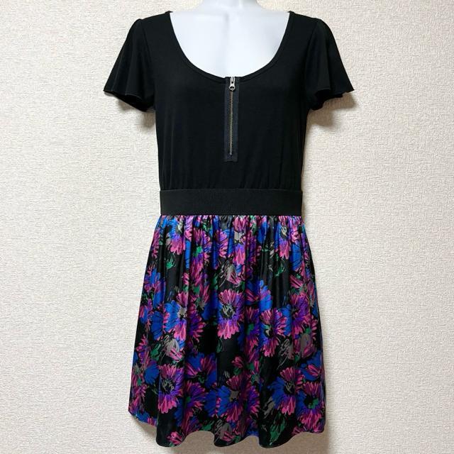 【Smacky Glam】胸元ジップ☆花柄サテン切替コンビワンピース < ブランド  【Smacky Glam】胸元ジップ☆花柄サテン切替コンビワンピース < ブランドの