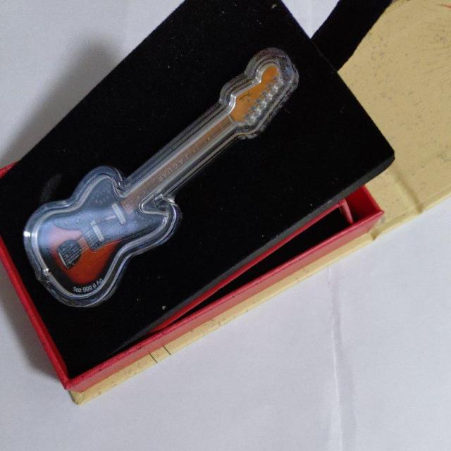 ソロモン諸島 2024年 フェンダー*ジャガー純銀貨 ギター型 展示ケース付き < ホビー ソロモン諸島 2024年 フェンダー*ジャガー純銀貨 ギター型 展示ケース付き < ホビーの