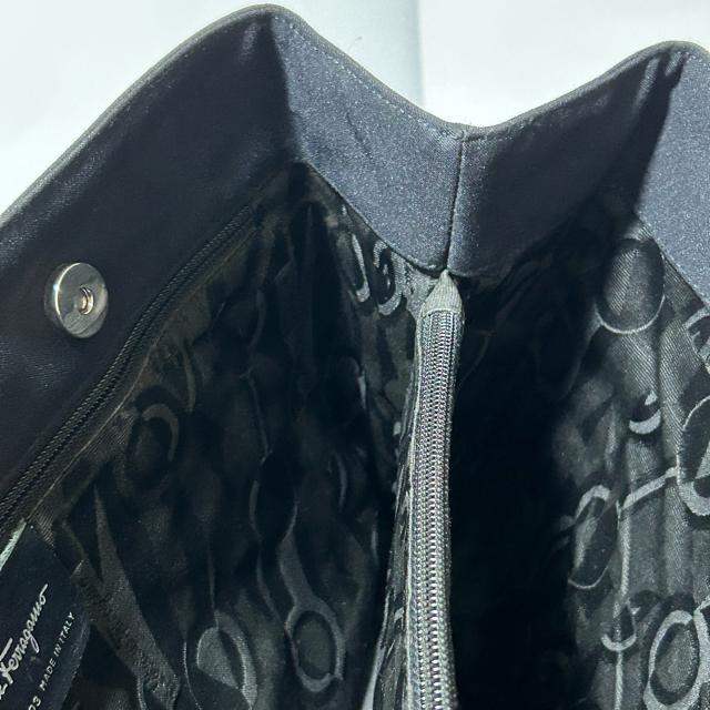 美品 Salvatore Ferragamo フェラガモ ヴァラチェーン ショルダーバッグ AU-21 8803 ナイロン < ブランド 美品 Salvatore Ferragamo フェラガモ ヴァラチェーン ショルダーバッグ AU-21 8803 ナイロン < ブランドの