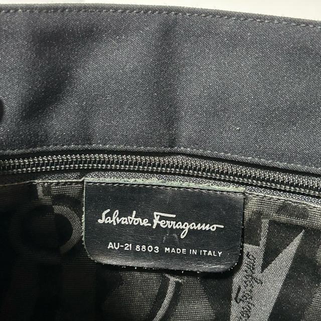 美品 Salvatore Ferragamo フェラガモ ヴァラチェーン ショルダーバッグ AU-21 8803 ナイロン < ブランド 美品 Salvatore Ferragamo フェラガモ ヴァラチェーン ショルダーバッグ AU-21 8803 ナイロン < ブランドの