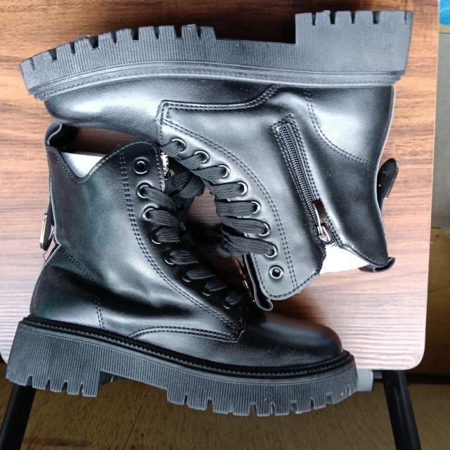 新品 22.5cm レディース ブーツ ブラック 厚底 シューズ ショートブーツ < 女性ファッション  新品 22.5cm レディース ブーツ ブラック 厚底 シューズ ショートブーツ < 女性ファッションの