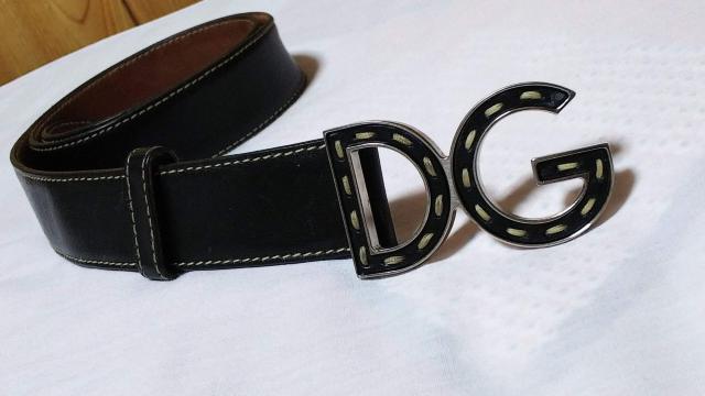 正規レア ドルチェ&ガッバーナ オープンDGロゴ×レザーコンビバックル ベルト 黒 80 スティッチアクセントエンブレム アイコン < ブランド  正規レア ドルチェ&ガッバーナ オープンDGロゴ×レザーコンビバックル ベルト 黒 80 スティッチアクセントエンブレム アイコン < ブランドの