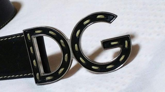 正規レア ドルチェ&ガッバーナ オープンDGロゴ×レザーコンビバックル ベルト 黒 80 スティッチアクセントエンブレム アイコン < ブランド  正規レア ドルチェ&ガッバーナ オープンDGロゴ×レザーコンビバックル ベルト 黒 80 スティッチアクセントエンブレム アイコン < ブランドの