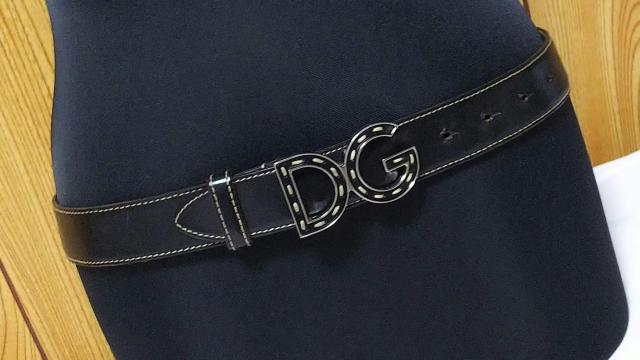 正規レア ドルチェ&ガッバーナ オープンDGロゴ×レザーコンビバックル ベルト 黒 80 スティッチアクセントエンブレム アイコン < ブランド  正規レア ドルチェ&ガッバーナ オープンDGロゴ×レザーコンビバックル ベルト 黒 80 スティッチアクセントエンブレム アイコン < ブランドの