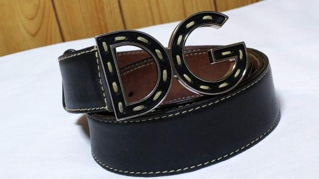 正規レア ドルチェ&ガッバーナ オープンDGロゴ×レザーコンビバックル ベルト 黒 80 スティッチアクセントエンブレム アイコン < ブランド  正規レア ドルチェ&ガッバーナ オープンDGロゴ×レザーコンビバックル ベルト 黒 80 スティッチアクセントエンブレム アイコン < ブランドの