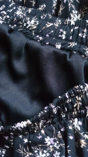 ロングプリーツスカート☆小花柄★ブラック系☆美品★ < 女性ファッション ロングプリーツスカート☆小花柄★ブラック系☆美品★ < 女性ファッションの