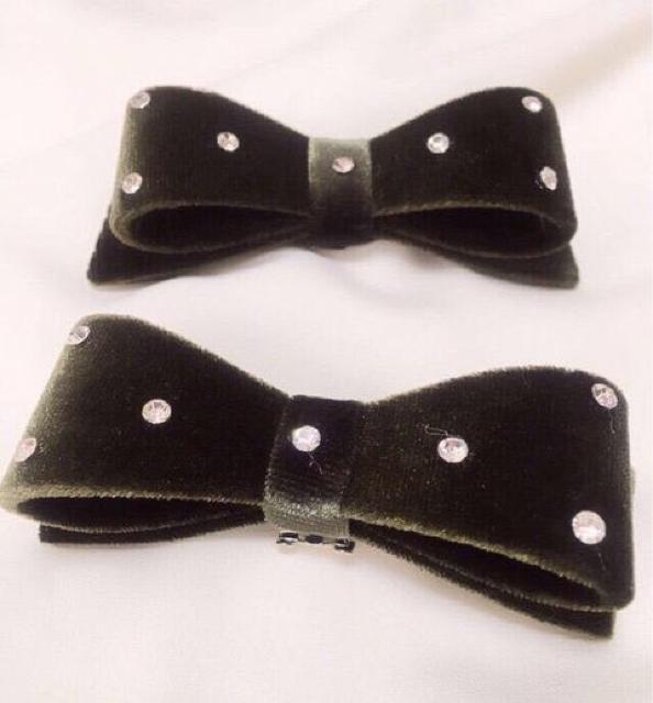 定価1,296円【新品】ビジュー×リボン シューズクリップ●カーキ < 女性ファッション  定価1,296円【新品】ビジュー×リボン シューズクリップ●カーキ  < 女性ファッションの