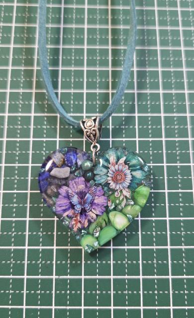 ラピスラズリ(天然石)とドライフラワーレジンネックレス★ 天然石レジンネックレス 天然石ネックレス ドライフラワーネックレス < 女性ファッション ラピスラズリ(天然石)とドライフラワーレジンネックレス★ 天然石レジンネックレス 天然石ネックレス ドライフラワーネックレス < 女性ファッションの