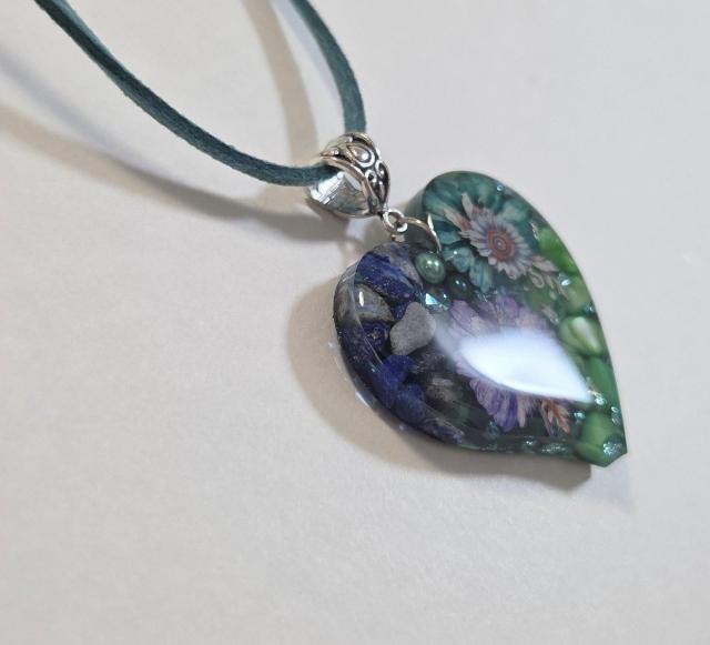 ラピスラズリ(天然石)とドライフラワーレジンネックレス★ 天然石レジンネックレス 天然石ネックレス ドライフラワーネックレス < 女性ファッション ラピスラズリ(天然石)とドライフラワーレジンネックレス★ 天然石レジンネックレス 天然石ネックレス ドライフラワーネックレス < 女性ファッションの