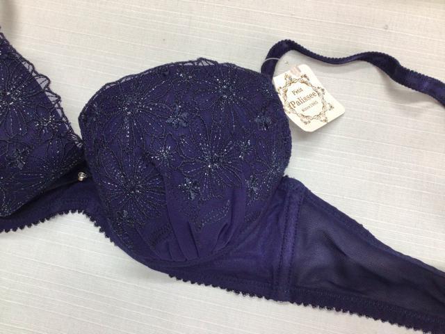 未使用品 タグあり サンプル◇Palissee◇飾り付き フラワー刺繍 大人刺繍 ブラジャー/サイズC70/ネイビー < 女性ファッション  未使用品 タグあり サンプル◇Palissee◇飾り付き フラワー刺繍 大人刺繍 ブラジャー/サイズC70/ネイビー < 女性ファッションの