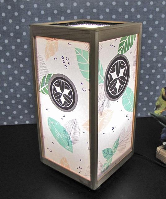 家紋の宿り木=「丸に九枚笹」/至福の灯火/LED・檜枠造・フイルム加工・軽量/心潤す明かりが灯る < 家電/AV  家紋の宿り木=「丸に九枚笹」/至福の灯火/LED・檜枠造・フイルム加工・軽量/心潤す明かりが灯る < 家電/AVの