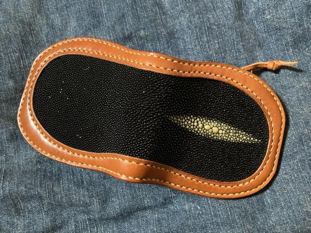 エイ革 スティングレイ ガルーシャ ヌメ革 財布 ウォレット レザー 本革 二つ折り メンズ レディース < 男性ファッション  エイ革 スティングレイ ガルーシャ ヌメ革 財布 ウォレット レザー 本革 二つ折り メンズ レディース < 男性ファッションの