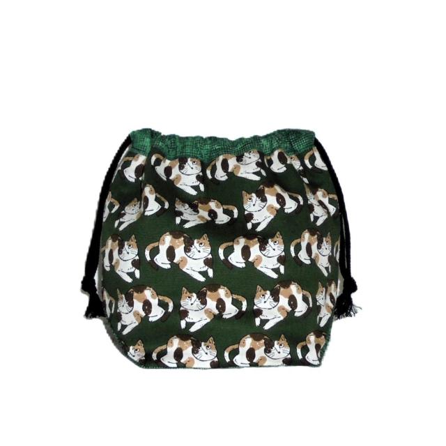【底マチ幅が広い巾着】◆日本猫◆三毛猫×深緑地◆裏地あり巾着 < 女性ファッション 【底マチ幅が広い巾着】◆日本猫◆三毛猫×深緑地◆裏地あり巾着 < 女性ファッションの