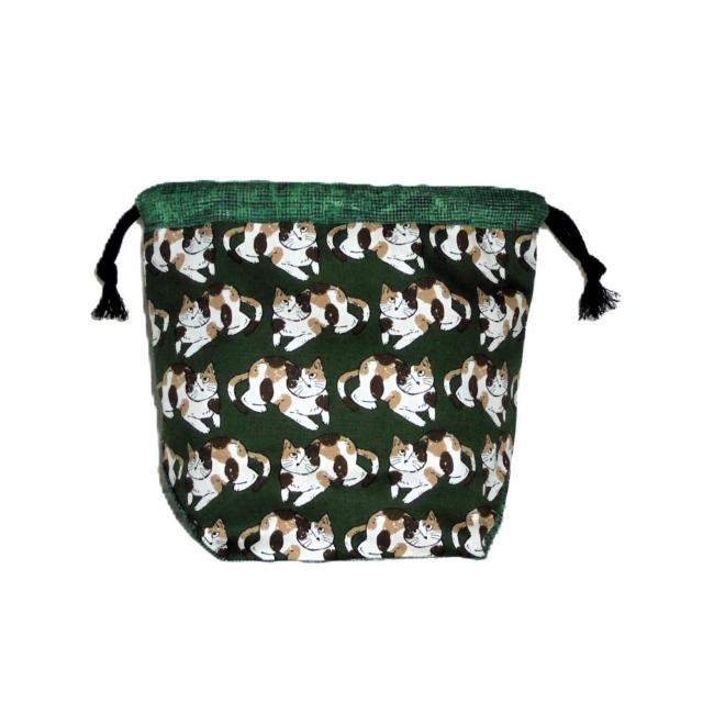 【底マチ幅が広い巾着】◆日本猫◆三毛猫×深緑地◆裏地あり巾着 < 女性ファッション 【底マチ幅が広い巾着】◆日本猫◆三毛猫×深緑地◆裏地あり巾着 < 女性ファッションの