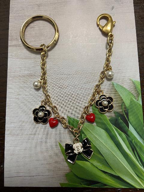 ハンドメイド カメリアとリボンのバッグチャーム ハート赤 < 女性ファッション  ハンドメイド カメリアとリボンのバッグチャーム ハート赤  < 女性ファッションの