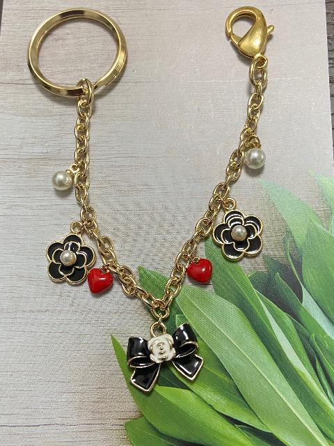 ハンドメイド カメリアとリボンのバッグチャーム ハート赤 < 女性ファッション  ハンドメイド カメリアとリボンのバッグチャーム ハート赤 < 女性ファッションの