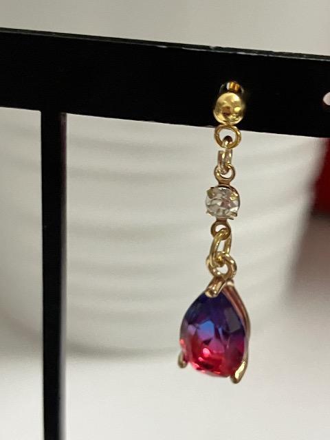 イヤリングに変更可能 ハンドメイド しずくのチャームを使用したピアス < 女性ファッション  イヤリングに変更可能 ハンドメイド しずくのチャームを使用したピアス < 女性ファッションの