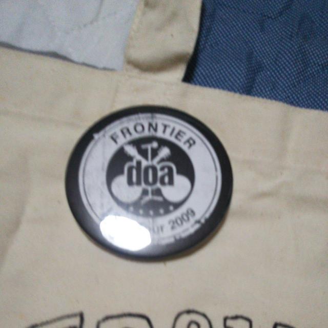 未使用トートバッグ ライブグッズ doa 缶バッジ付き エコバッグ 送料無料即決 < 女性ファッション  未使用トートバッグ ライブグッズ doa 缶バッジ付き エコバッグ 送料無料即決 < 女性ファッションの