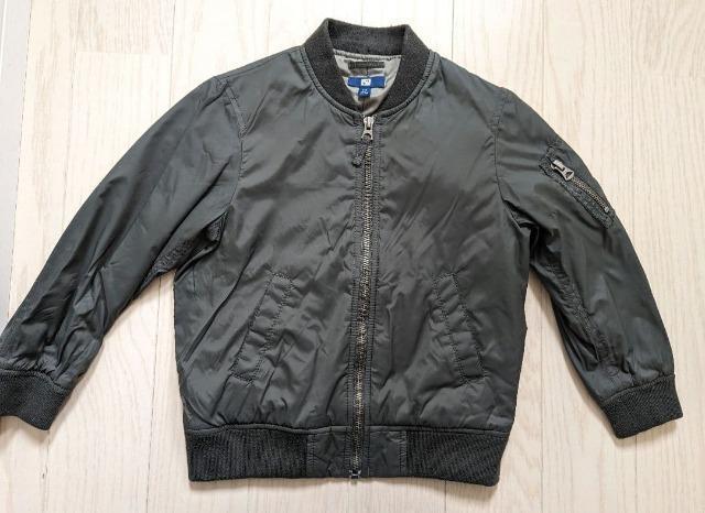 110★ユニクロ★中綿いりMA-1ジャケット★カーキ★送料無料 < キッズ/ベビー  110★ユニクロ★中綿いりMA-1ジャケット★カーキ★送料無料 < キッズ/ベビーの