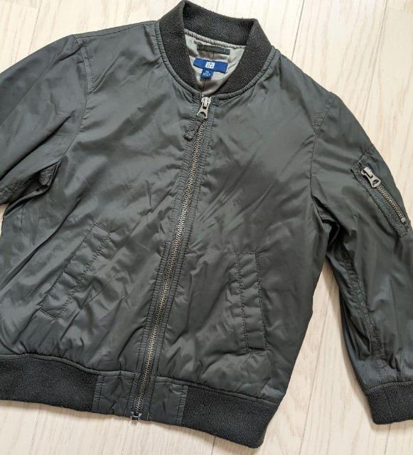 110★ユニクロ★中綿いりMA-1ジャケット★カーキ★送料無料 < キッズ/ベビー  110★ユニクロ★中綿いりMA-1ジャケット★カーキ★送料無料 < キッズ/ベビーの