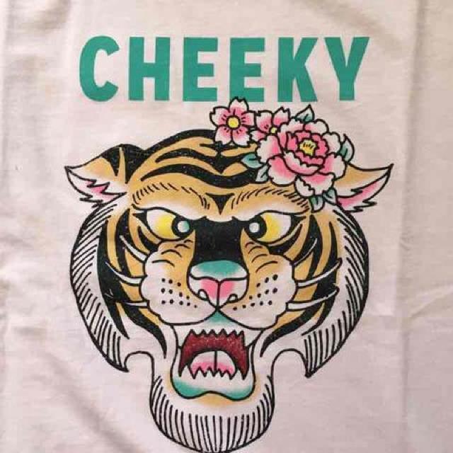 GU・フラワー&トラ柄グラフィックTシャツ。ライトピンク < ブランド  GU・フラワー&トラ柄グラフィックTシャツ。ライトピンク < ブランドの