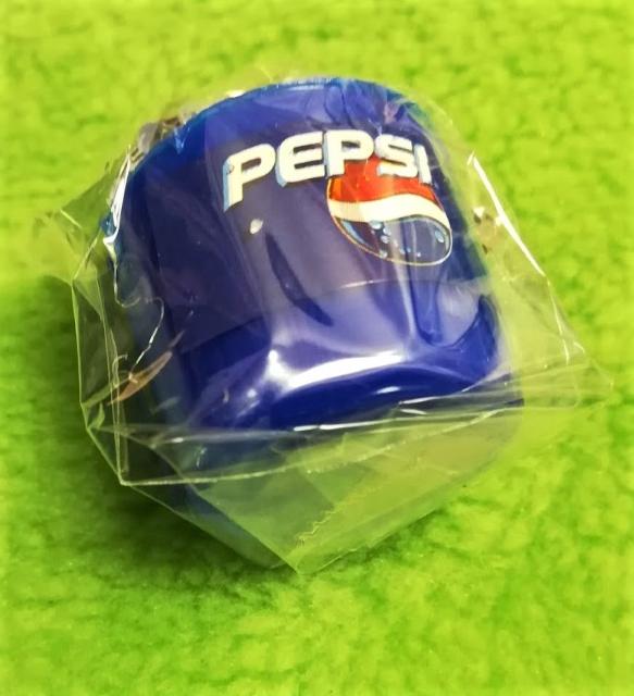 ミニチュア★ペプシコーラ2本★クーラーボトル★キーホルダー★ < 女性ファッション  ミニチュア★ペプシコーラ2本★クーラーボトル★キーホルダー★ < 女性ファッションの