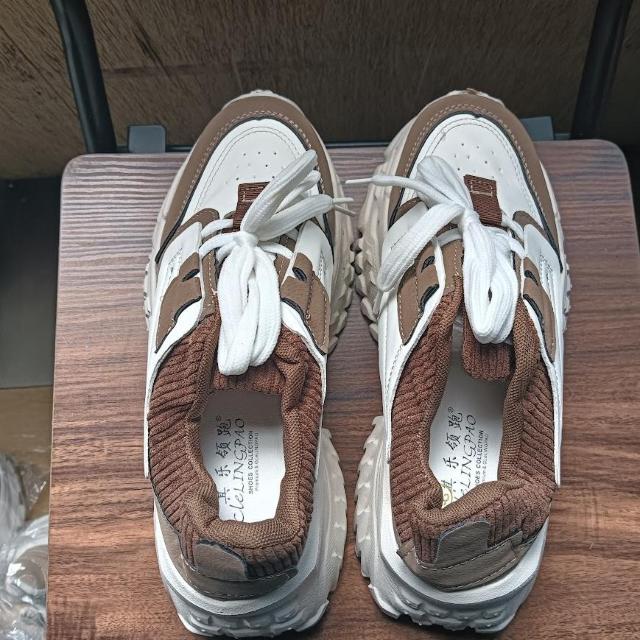 新品 24.5cm レディース スニーカー ホワイト シューズ 靴 厚底 < 女性ファッション  新品 24.5cm レディース スニーカー ホワイト シューズ 靴 厚底 < 女性ファッションの