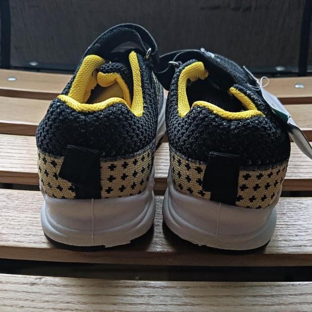 キッズ スニーカー 16.5cm ブラック 子供靴 男女兼用 シューズ 27 < キッズ/ベビー  キッズ スニーカー 16.5cm ブラック 子供靴 男女兼用 シューズ 27 < キッズ/ベビーの