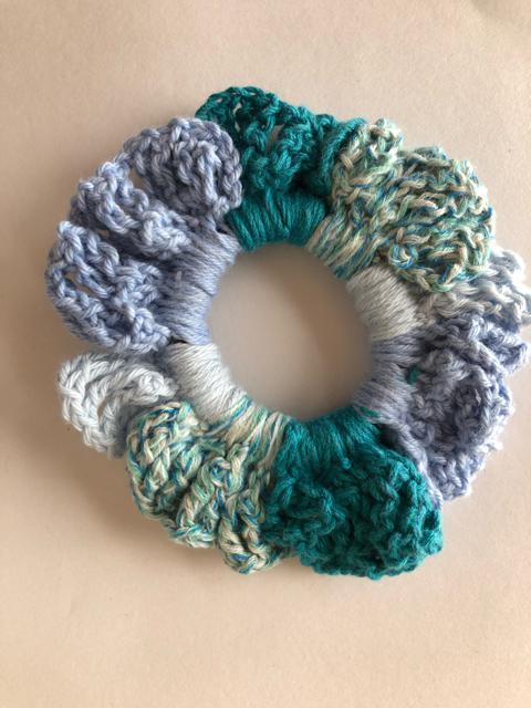 ハンドメイド シュシュ ブルー グラデーションカラー < 女性ファッション  ハンドメイド シュシュ ブルー グラデーションカラー < 女性ファッションの