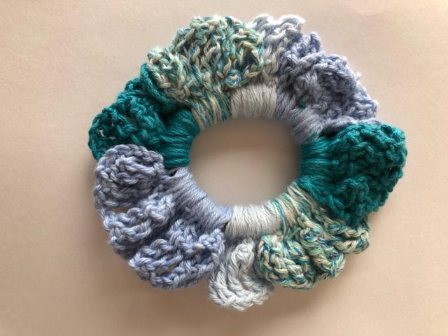 ハンドメイド シュシュ ブルー グラデーションカラー < 女性ファッション  ハンドメイド シュシュ ブルー グラデーションカラー < 女性ファッションの