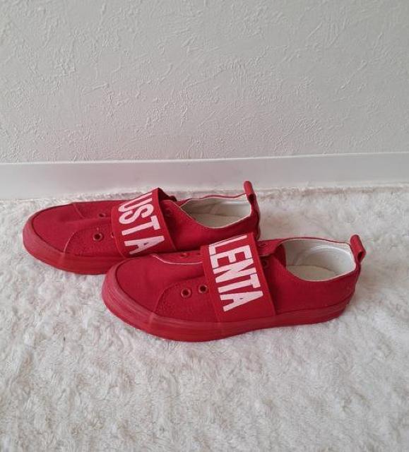 新品■2way 紐なし レッド 赤 テキストデザイン スニーカー スリッポン◆M < 女性ファッション  新品■2way 紐なし レッド 赤 テキストデザイン スニーカー スリッポン◆M < 女性ファッションの